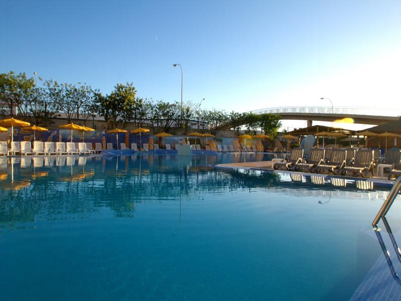Aparthotel Field 3*