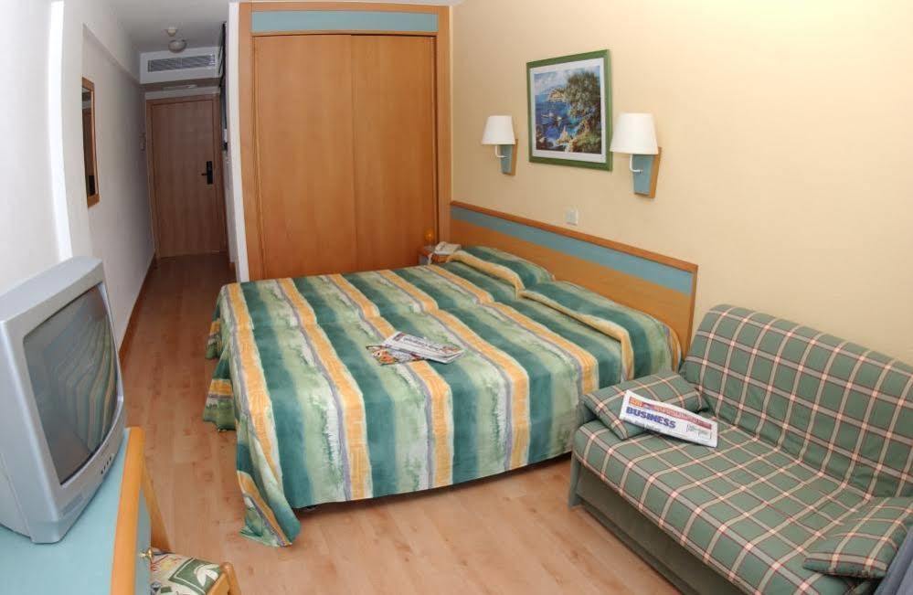 Aparthotel Field 3*