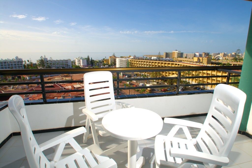Aparthotel Field 3*