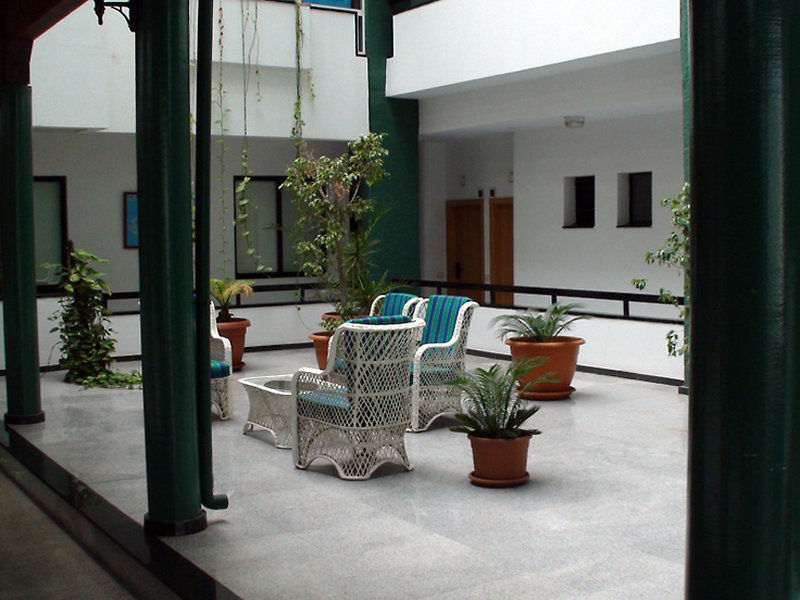 Aparthotel Field 3*